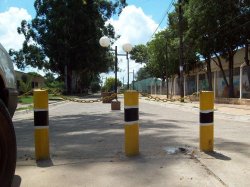 INSOLITO: Vallan una peatonal en Mburucuyá e impiden el paso de personas en silla de ruedas