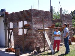 Feriantes itateños construyen cocinas para la elaboración de productos