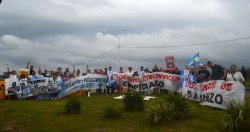 Docentes autoconvocados de Saladas, San Lorenzo y Empedrado se manifestaron en Cuatro Bocas en el Día del Trabajador