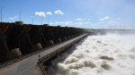 Yacyretá prevé niveles altos del Paraná y anticipa una apertura gradual de sus vertederos